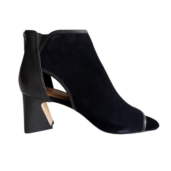 🆕 Donald J Pliner Perforated Block Heel Booties - Picture 9 of 9